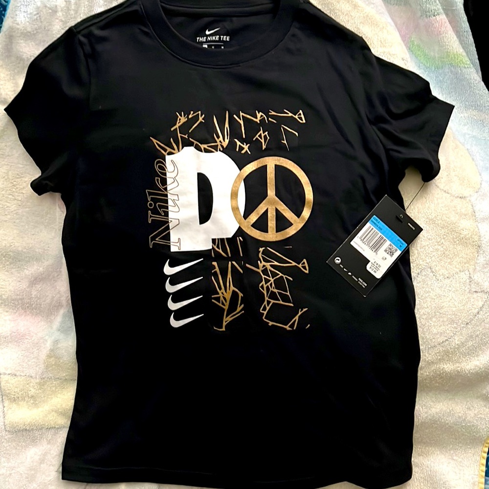 Nike girls black t-shirt w/white and gold
